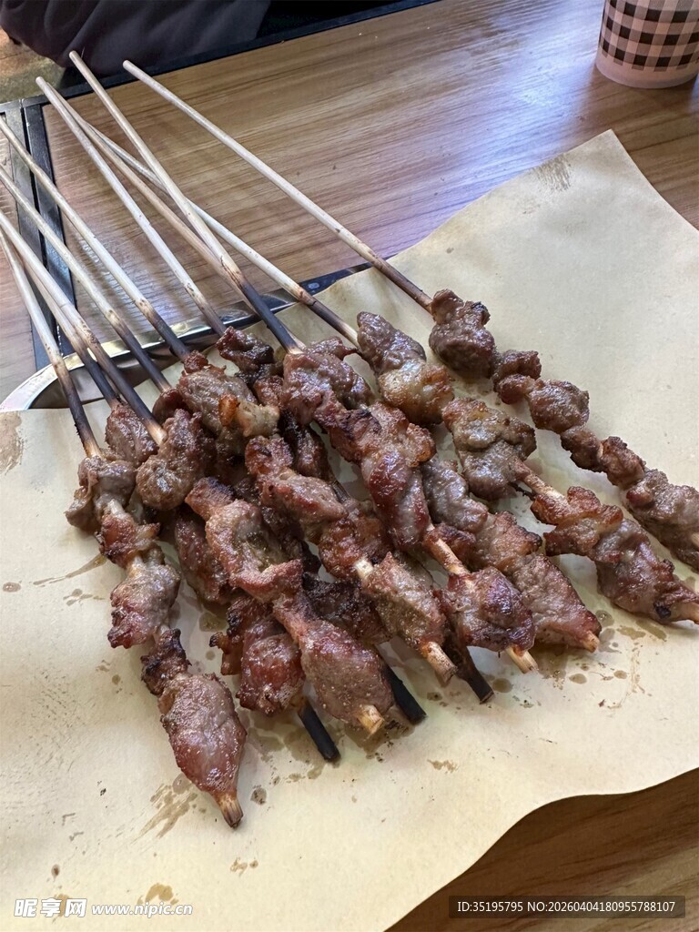 美味烤肉串诱人食欲