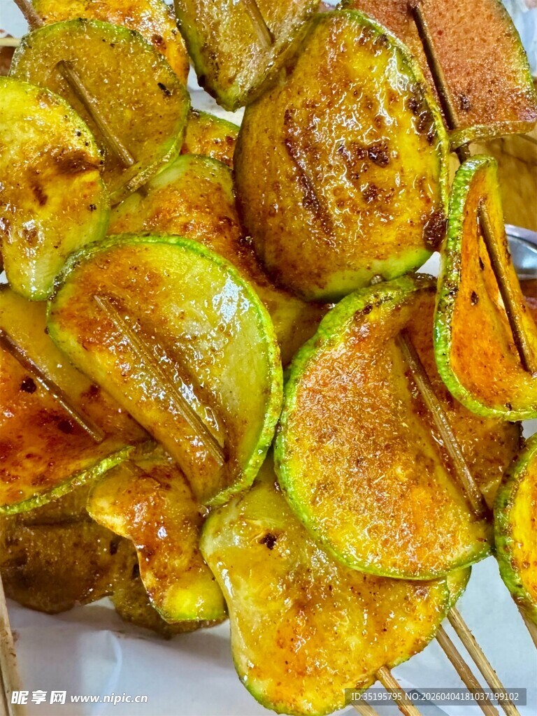 烤南瓜片色泽诱人美味