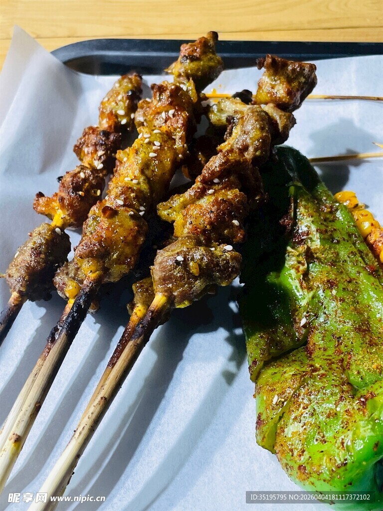 美味烤肉串与烤青椒
