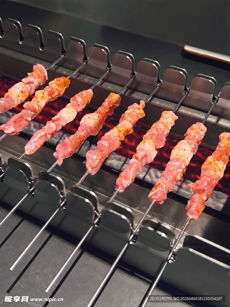 烤架上的美味串串