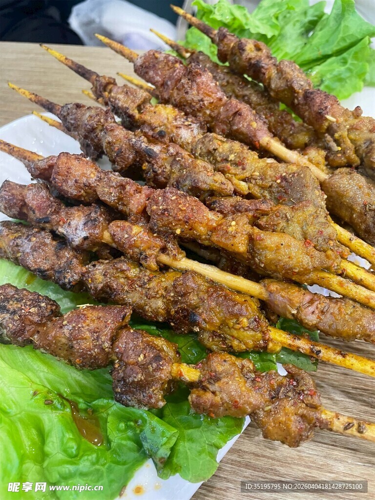 美味烤肉串鲜嫩诱人