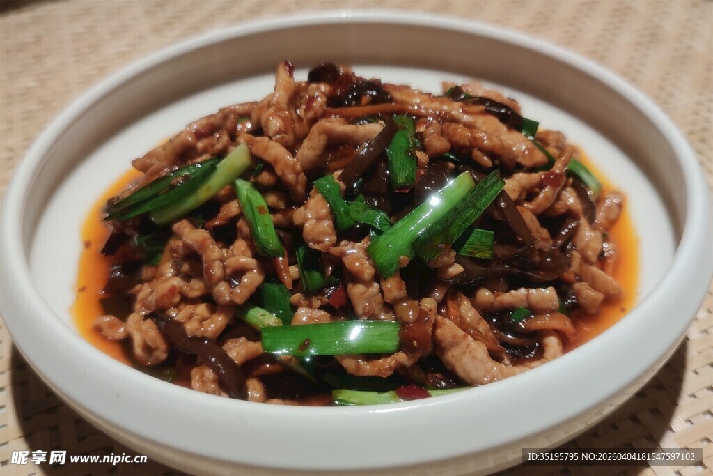 青椒炒肉丝美味诱人