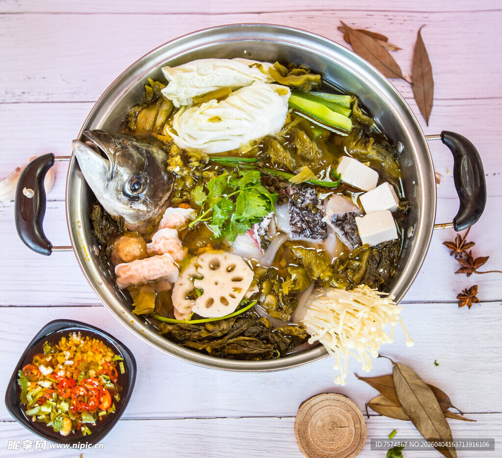 美味酸菜鱼火锅食材丰富