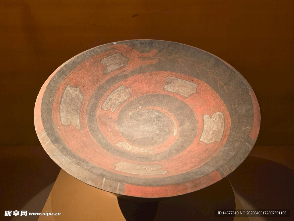 陶寺遗址出土龙盘