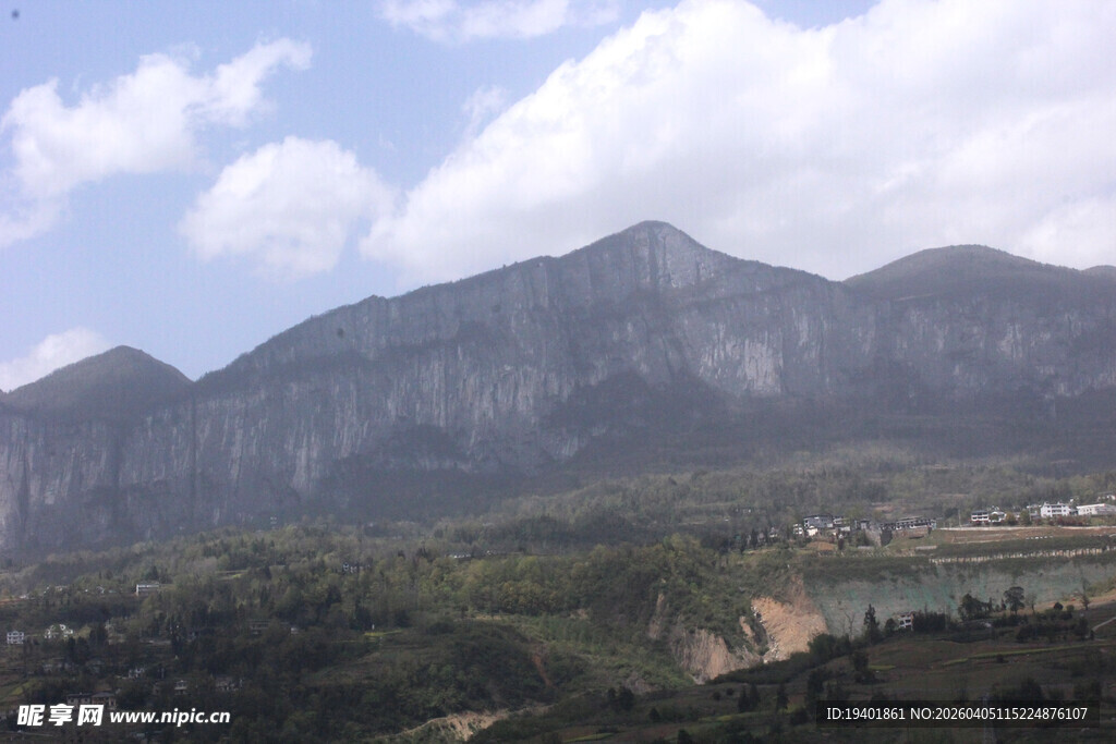 朝东岩  绝壁 大山