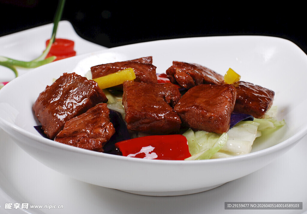 红烧牛肉配时蔬