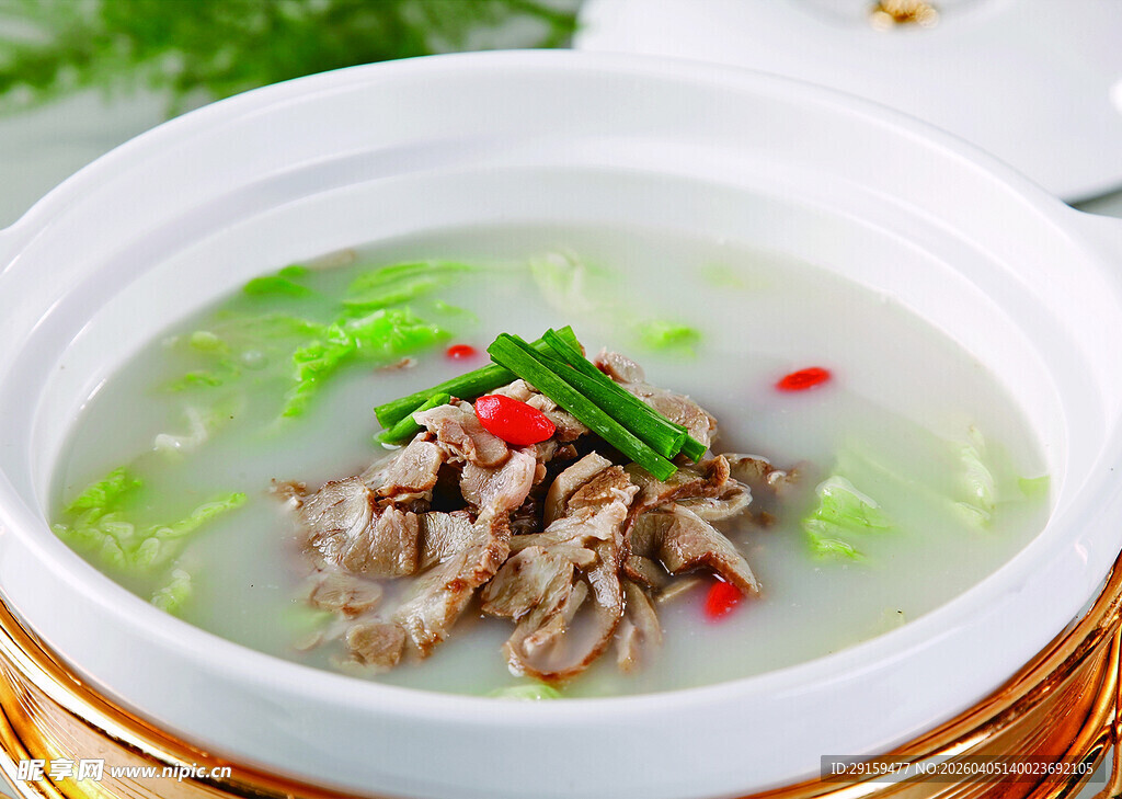 滋补鸡肉蔬菜养生汤