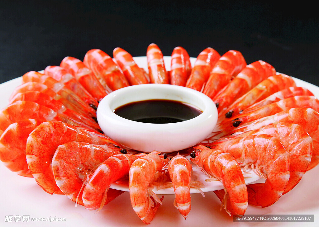 鲜虾摆盘配蘸料