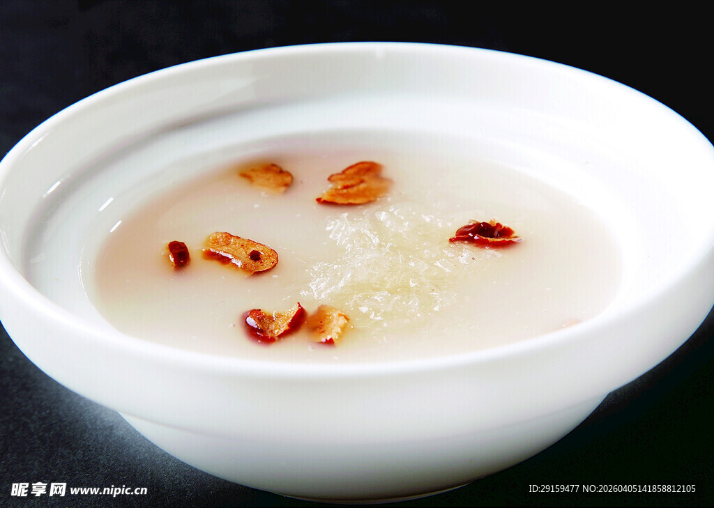 一碗养颜枸杞银耳羹