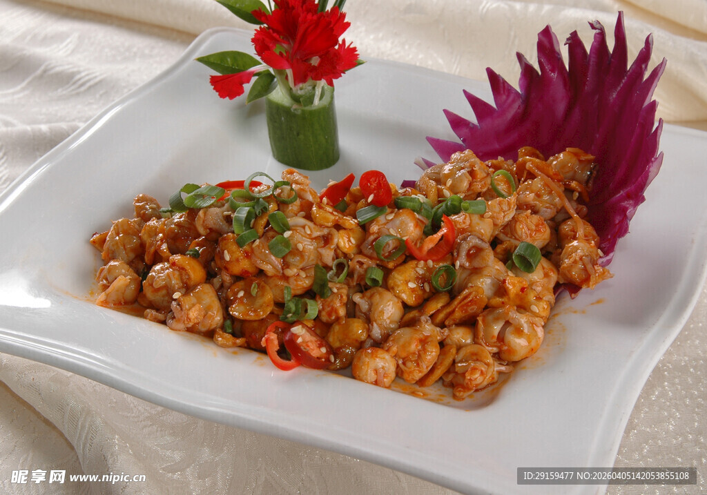 美味香辣鸡丁摆盘精致