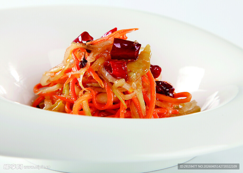 凉拌胡萝卜丝配枸杞