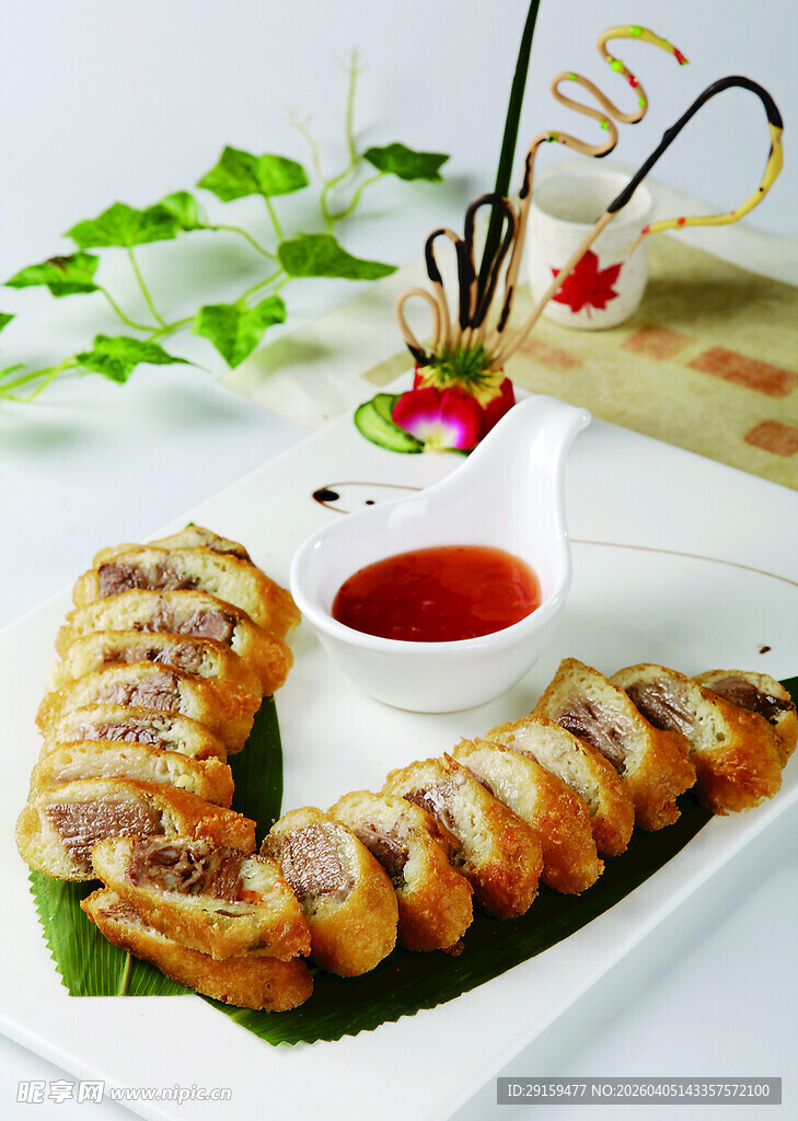 香烤鸡肉卷配蘸酱