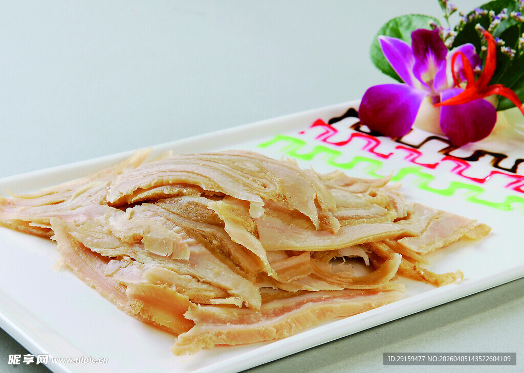 美味凉拌猪耳摆盘精致