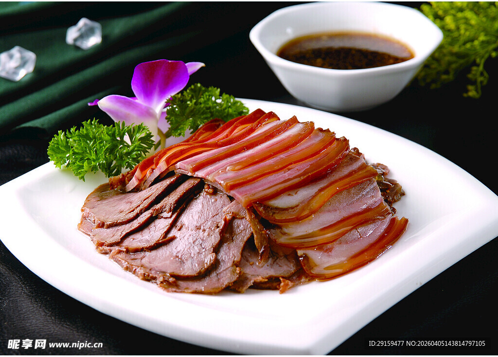 美味拼盘卤肉配蘸料