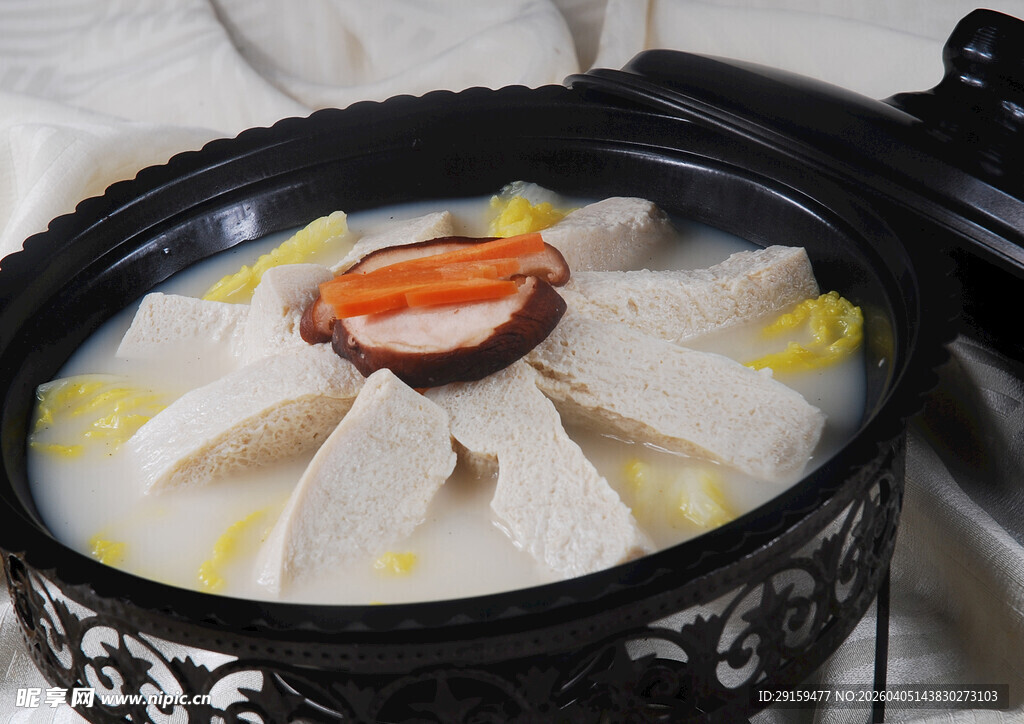 滋补养颜的菌菇鸡汤