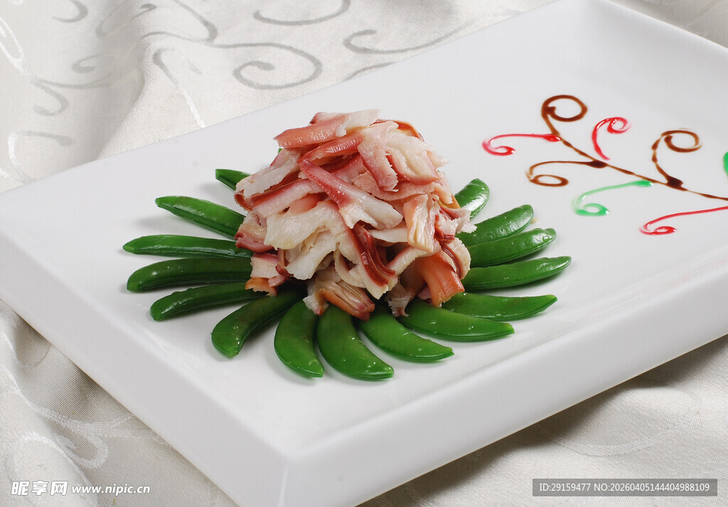 精美摆盘的海鲜刺身