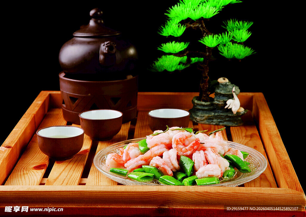 中式茶点与虾仁拼盘