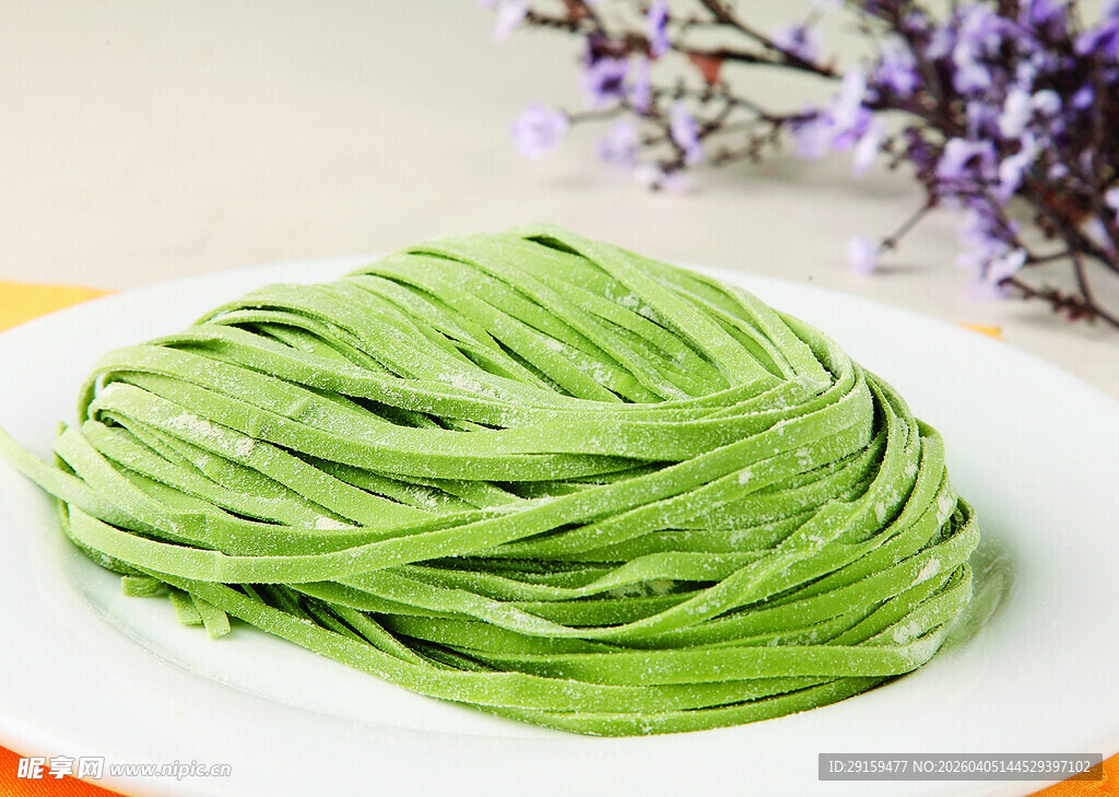 翠绿手工菠菜面条