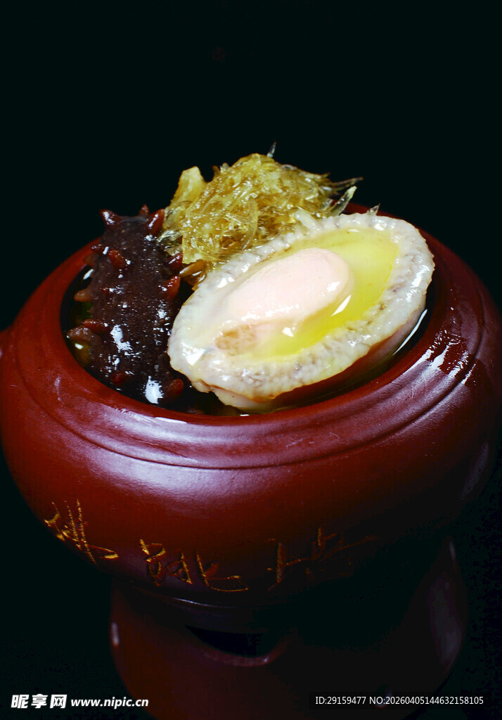 精致巧克力甜点配蛋黄