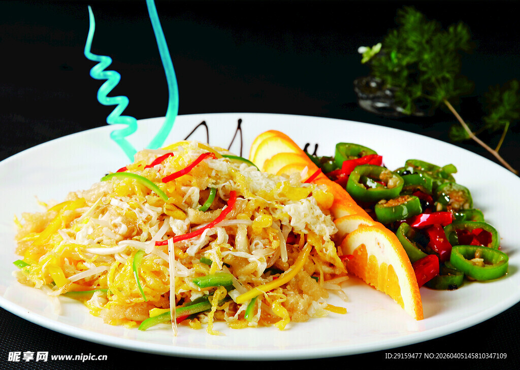 美味意面配多彩蔬菜