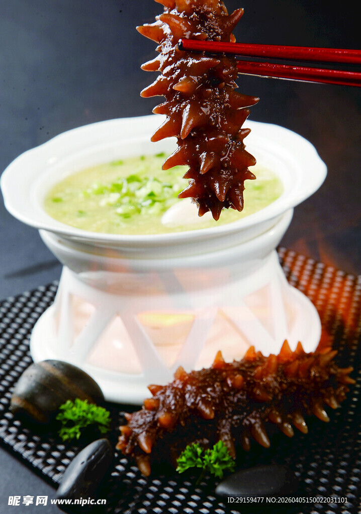 海参配鲜汤
