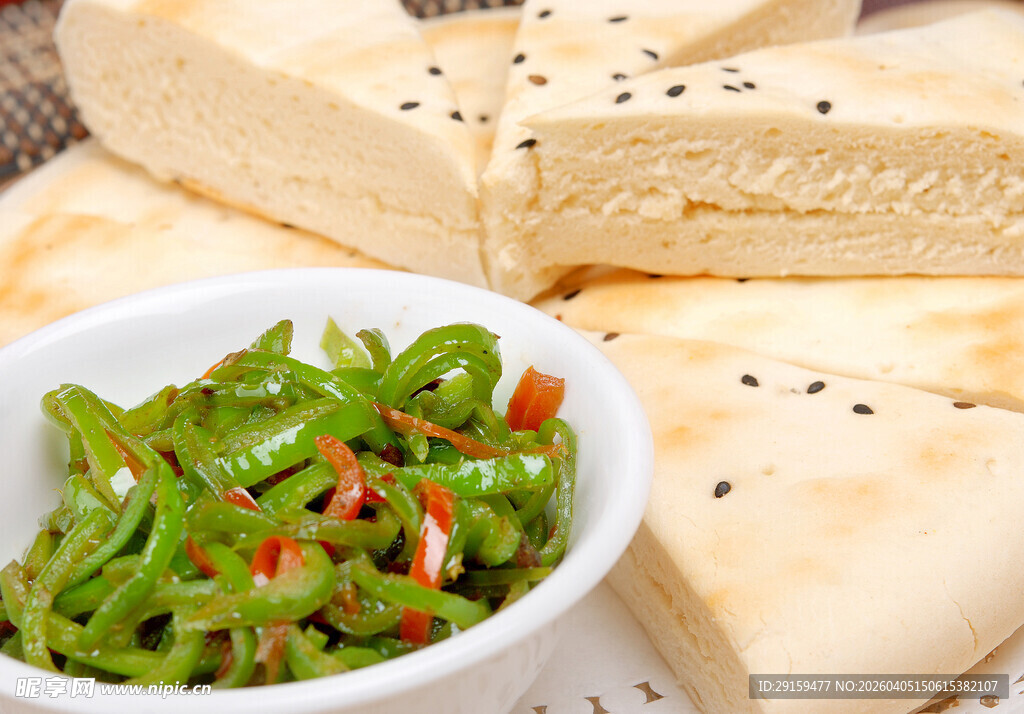 青椒小菜配香软面饼