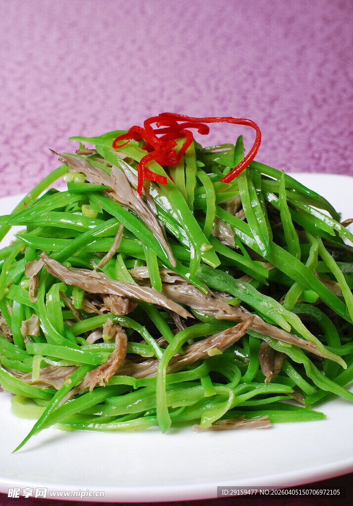 凉拌蒿子秆