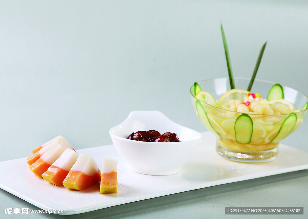精致果蔬拼盘配蘸酱
