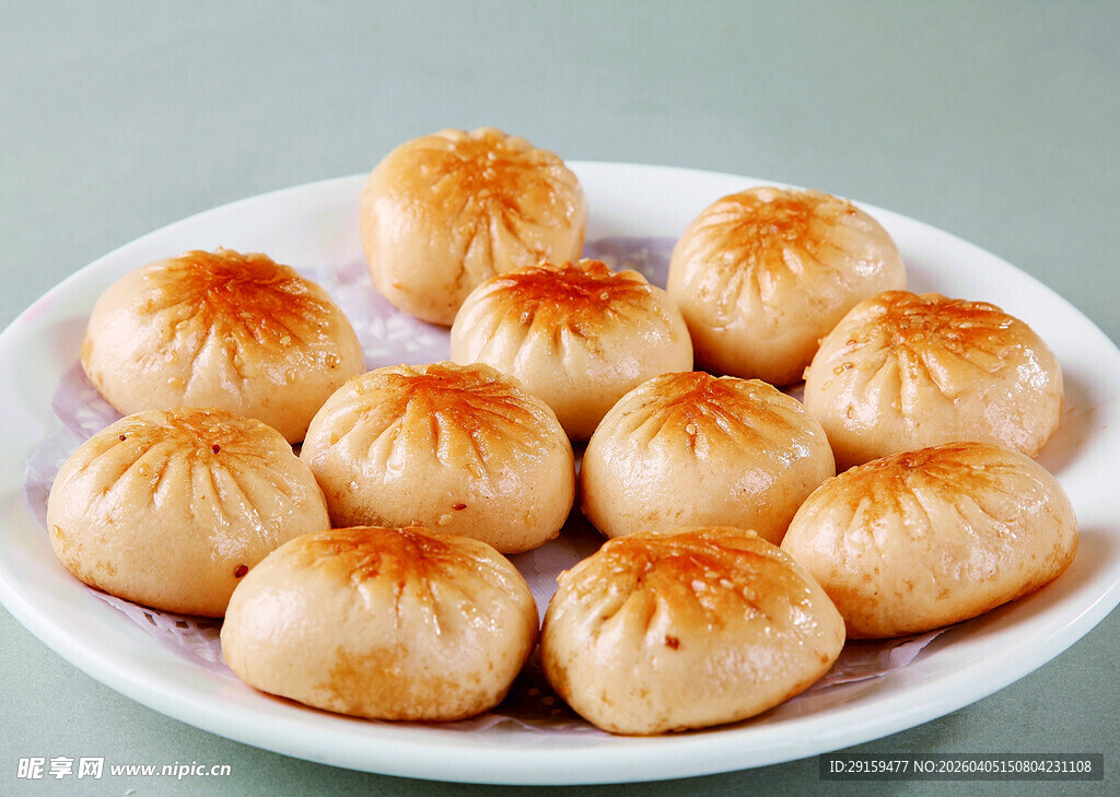 一盘美味小笼包