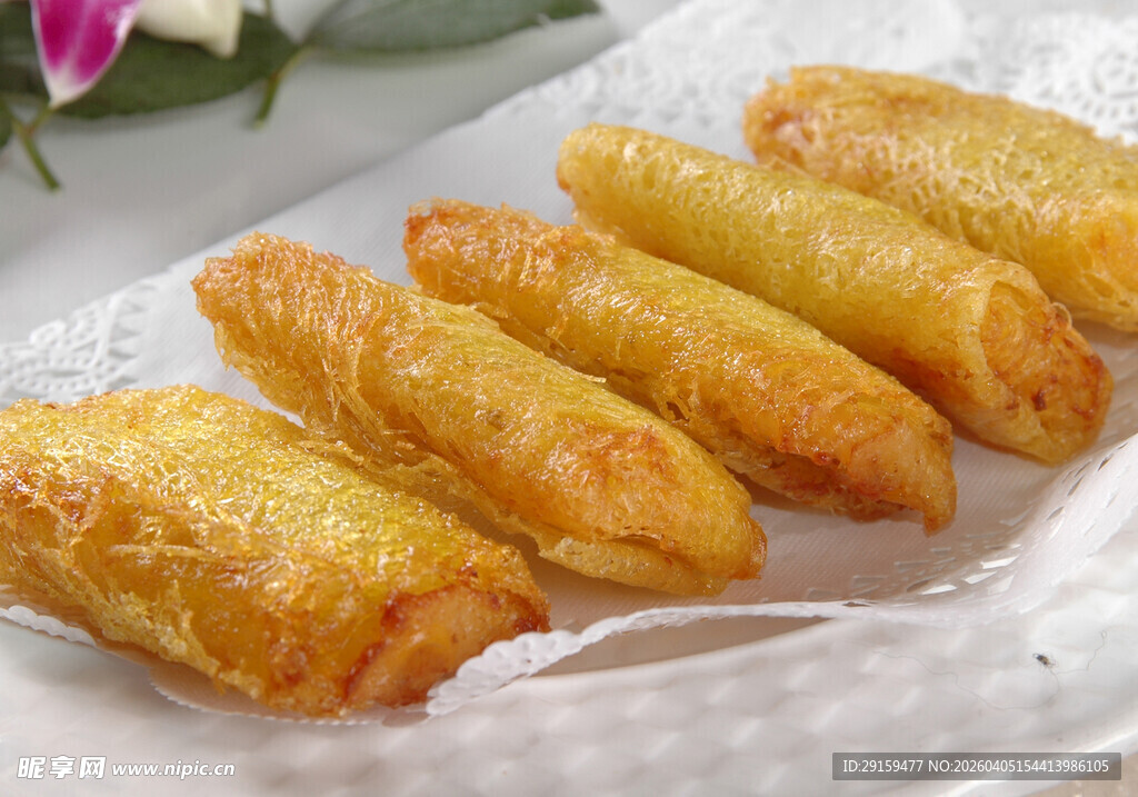 金黄酥脆的美味炸春卷
