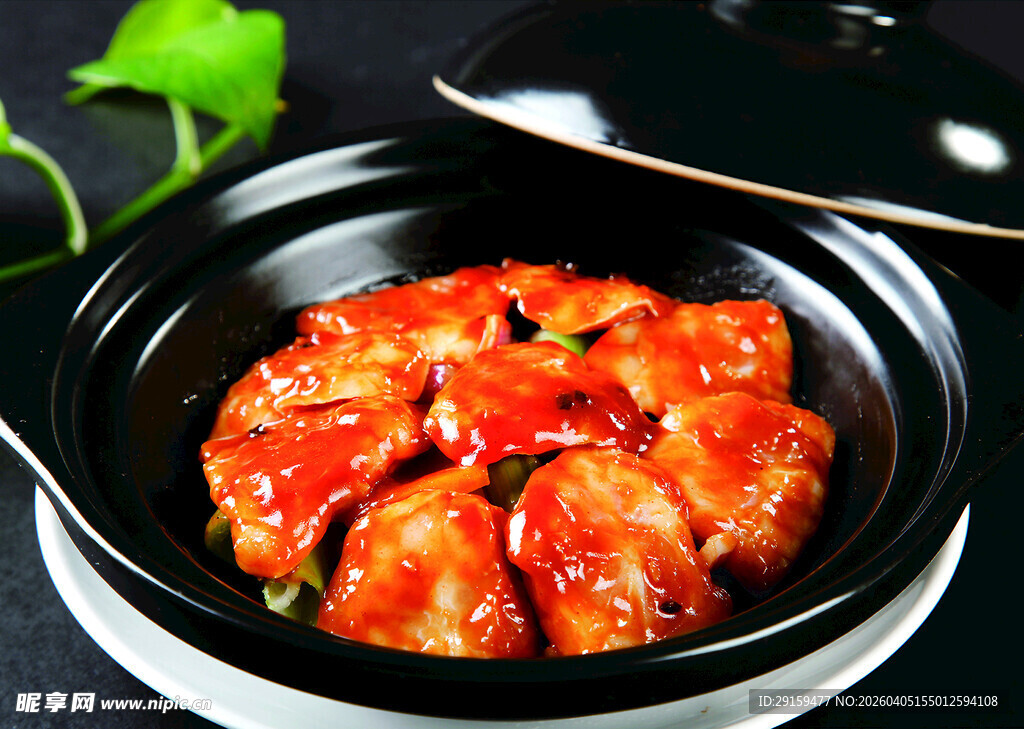 砂锅中的美味红烧小龙虾