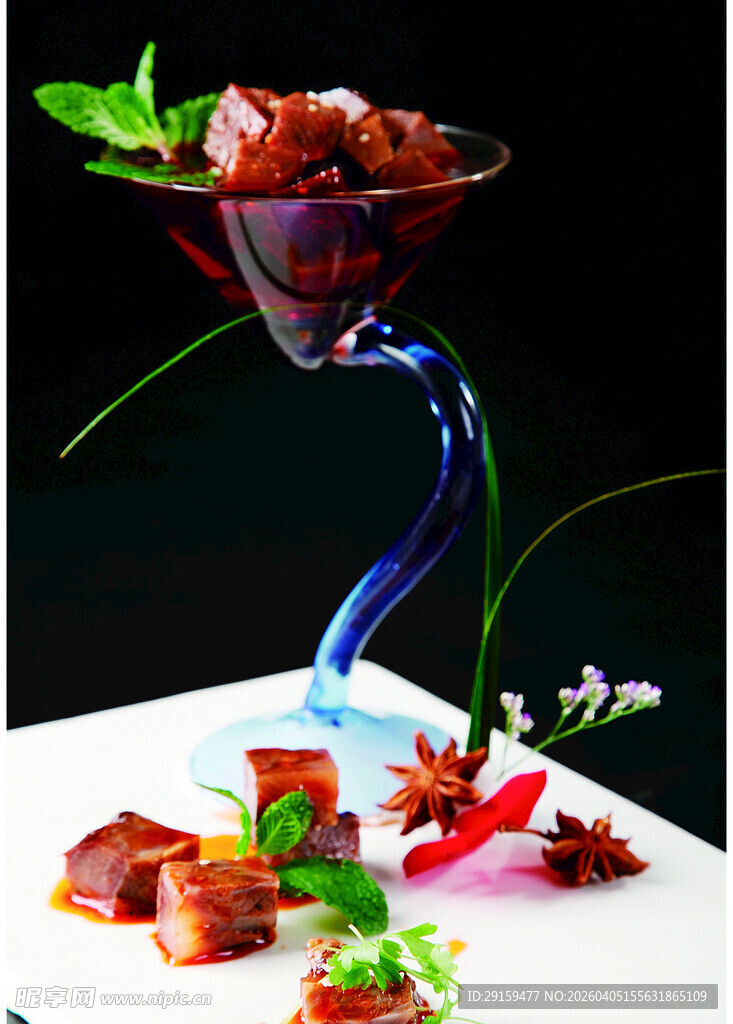 精致摆盘的美味特色菜肴