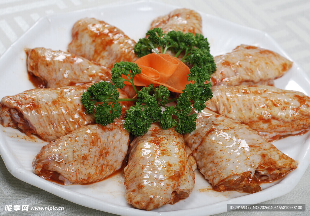 美味卷菜摆盘精致