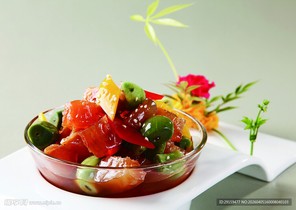 色彩缤纷的创意水果沙拉