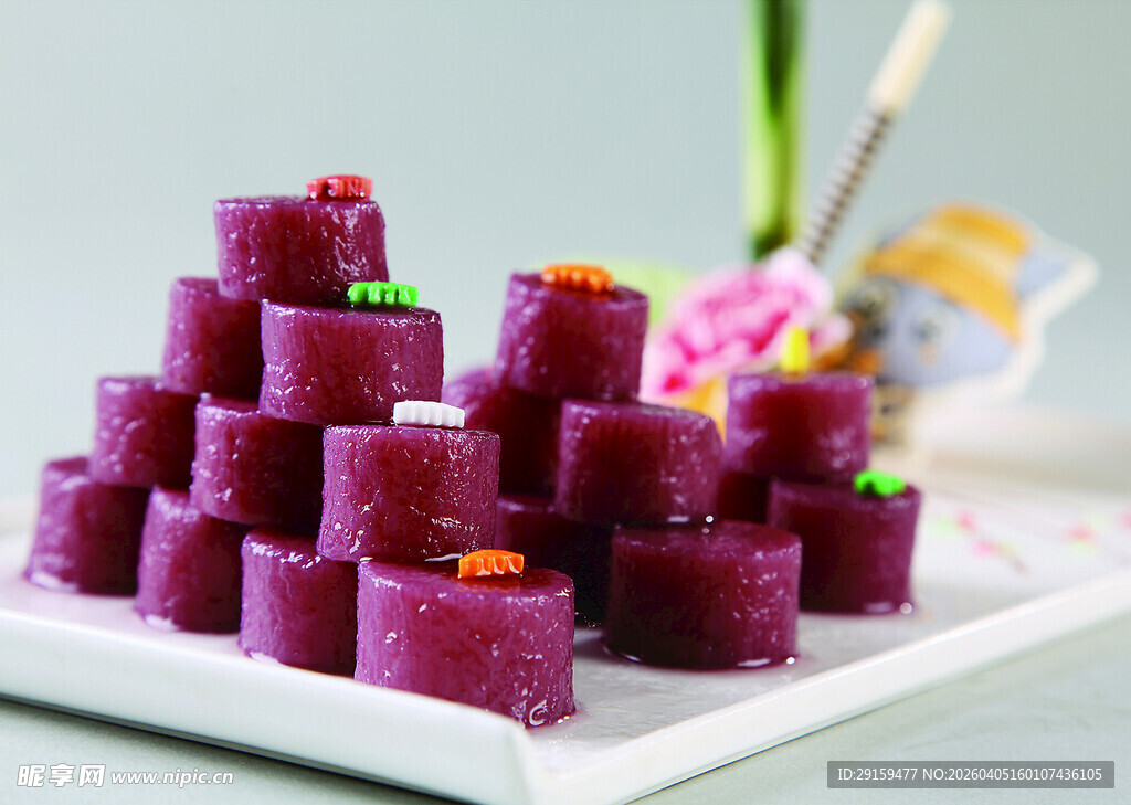 紫薯糕点堆叠造型精美