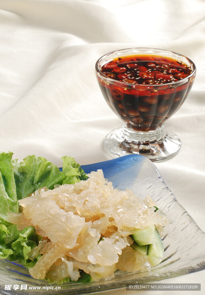 凉拌海蜇配香辣蘸料
