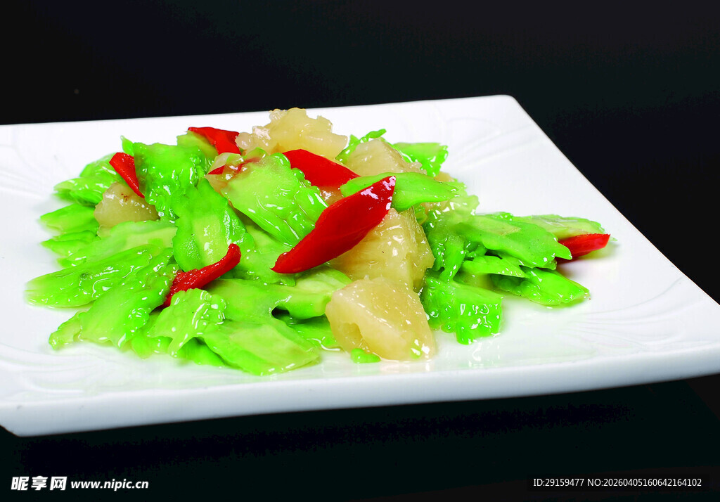 凉拌莴笋配红椒