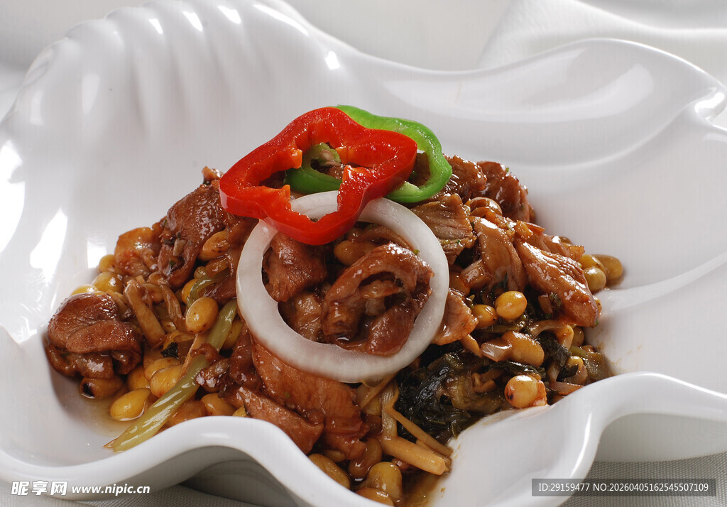 美味炒牛肉配红椒洋葱