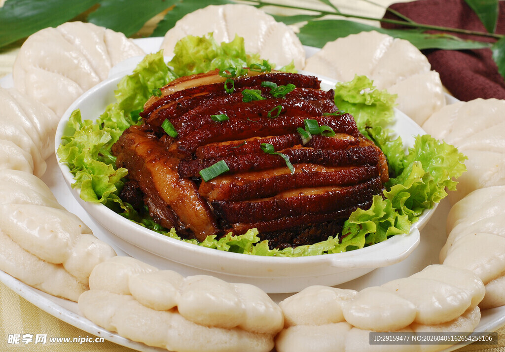 美味酱排骨配生菜摆盘