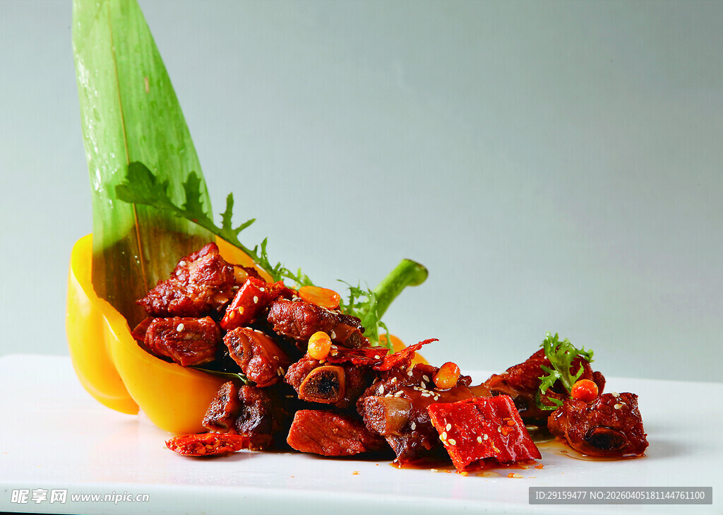 彩椒配风味肉块