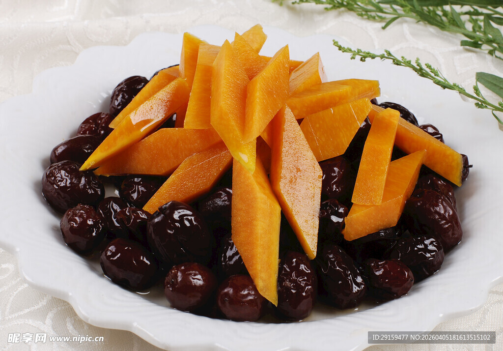 蓝莓配芒果片水果拼盘