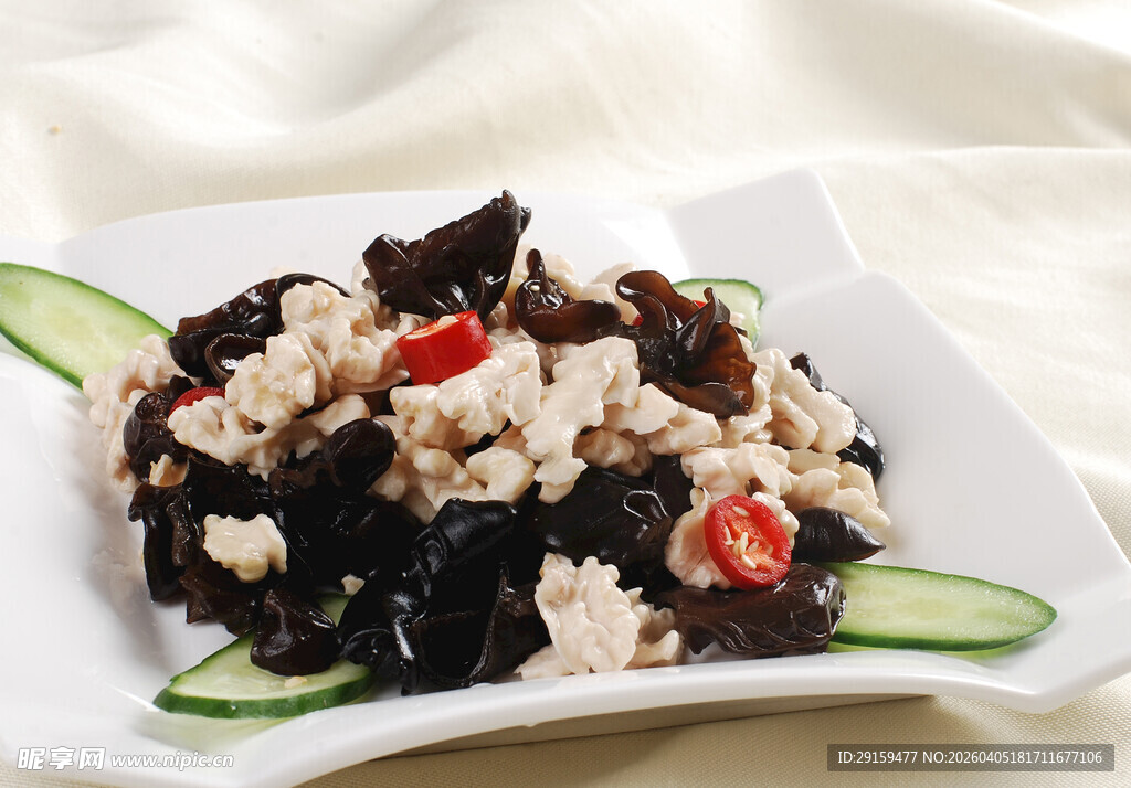 木耳桃仁凉拌菜