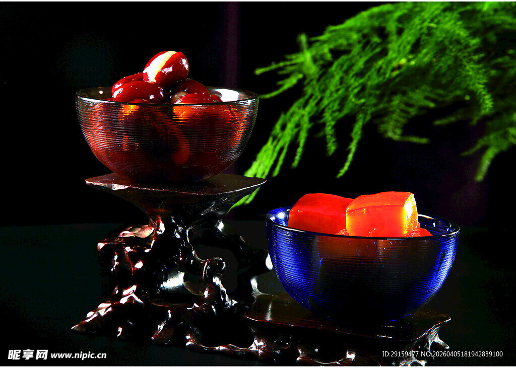 精致果盘与绿植装饰