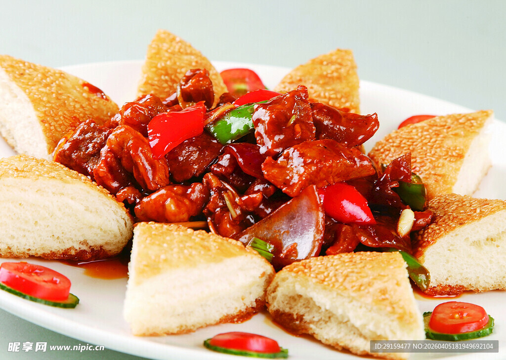 香辣炒肉配馍片美食