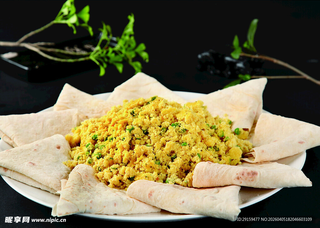 美味玉米饼配清新绿植