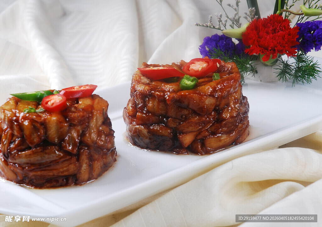 美味酱排骨摆盘精致