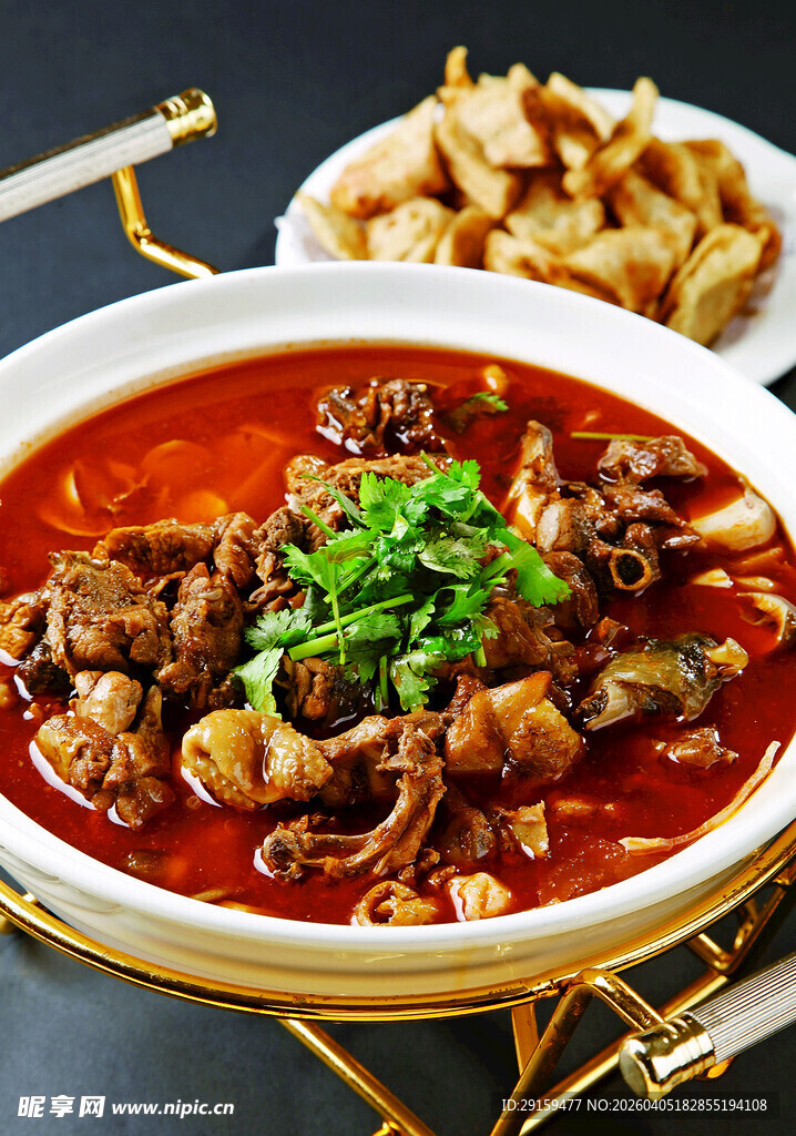 香辣美味牛蛙锅