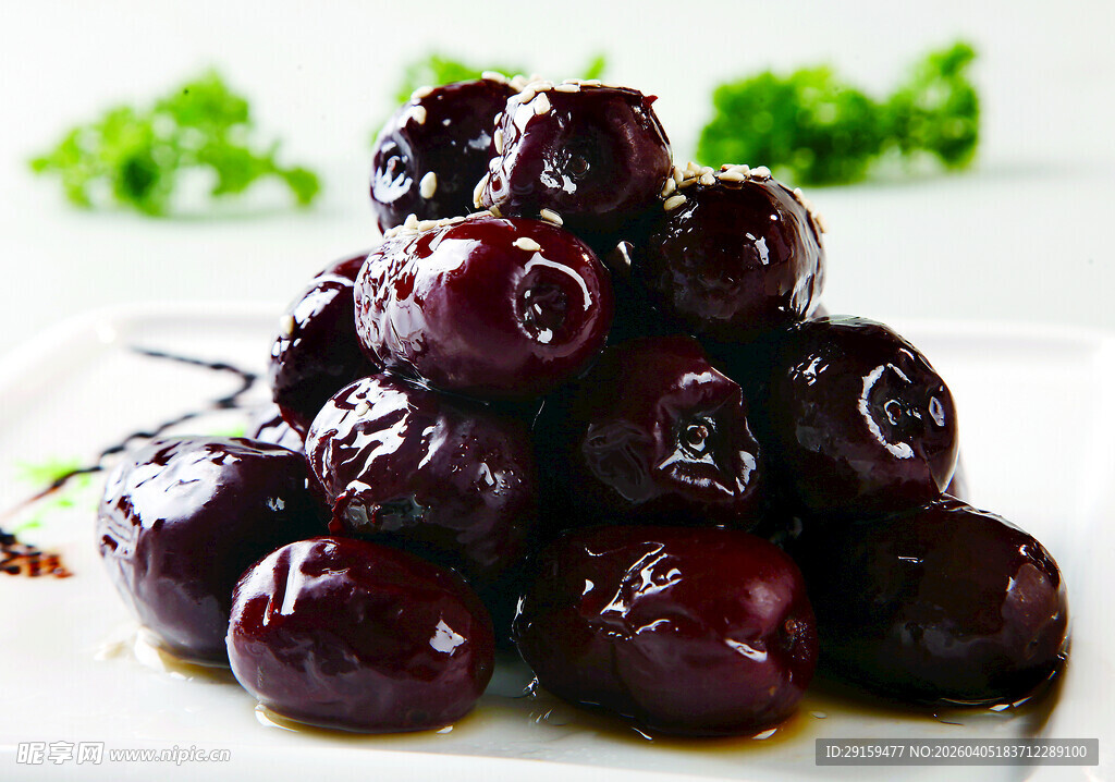 新鲜紫黑色车厘子
