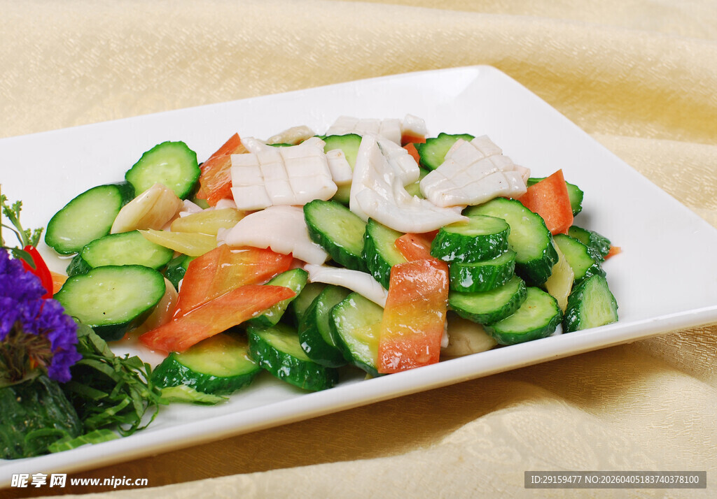 黄瓜虾仁摆盘美食