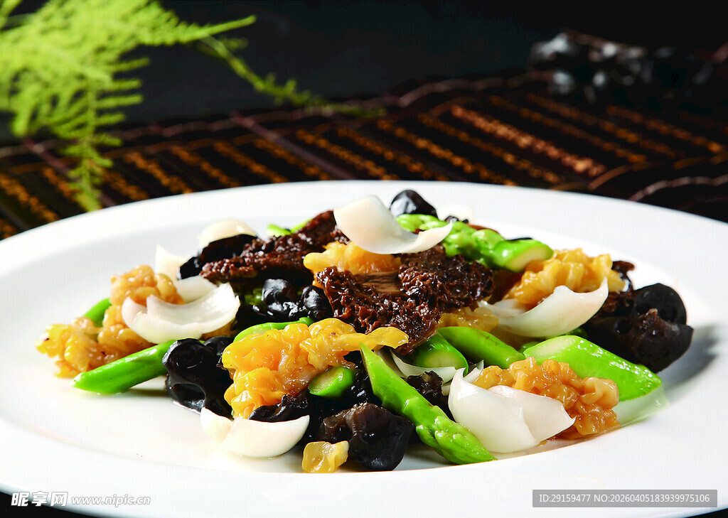 美味海鲜蔬菜拼盘